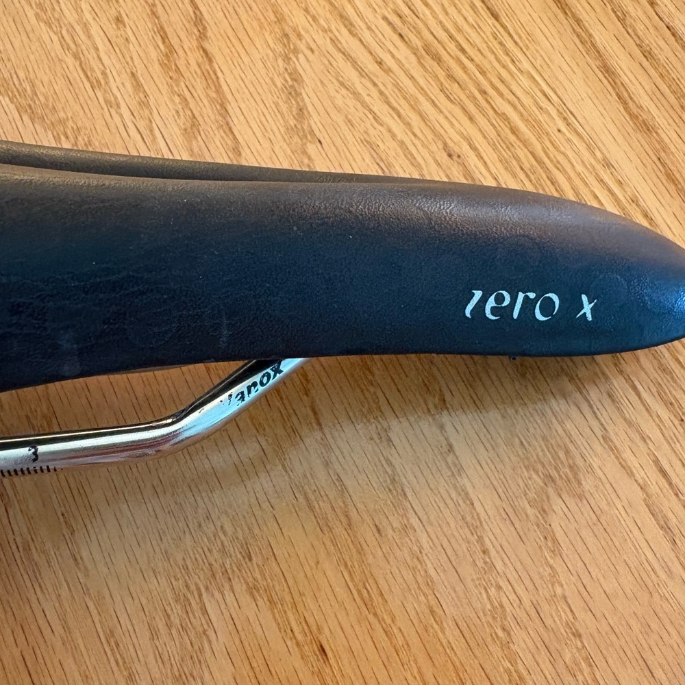 Terry Zero X bike seat with black on black dot design, vanox rails, 232 g - Picture 2 of 5